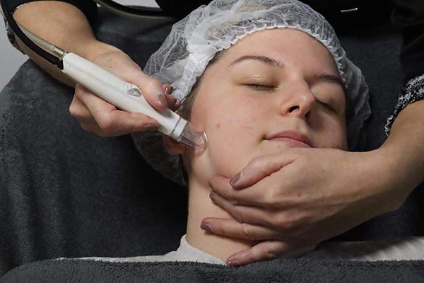 Bonnys Beauty - Huidverbetering - Microdermabrasie - 600 Bonnys Beauty - Huidverbetering - Microdermabrasie